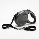 Retractable dog leash with ergonomic handle design